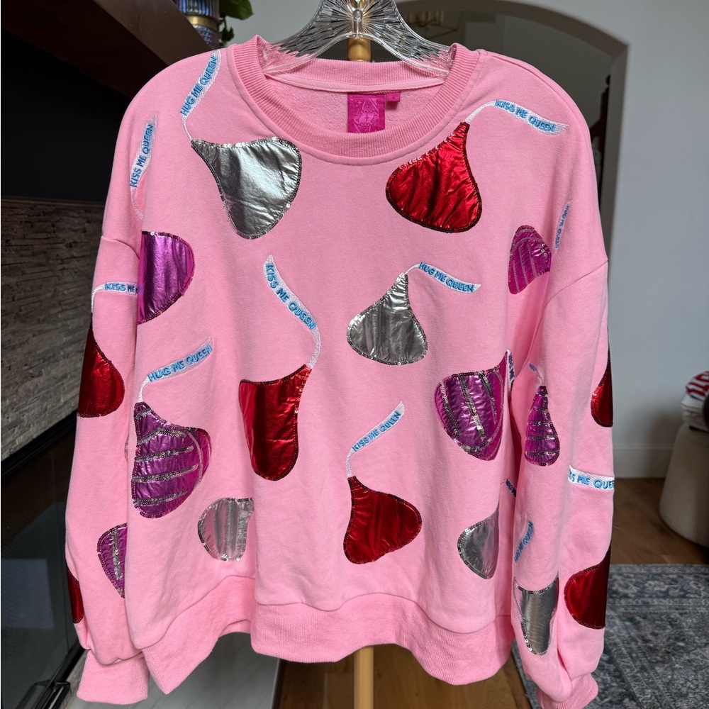 EUC Queen of Sparkles Queen of Kisses Sweatshirt Size Small